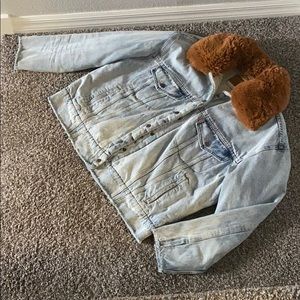 Levi Denim Jacket w/Cognac Color Faux Fur Collar